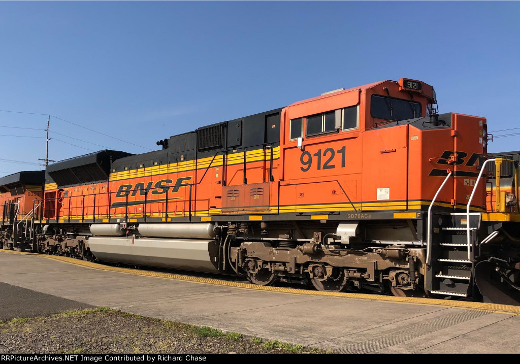 BNSF 9121